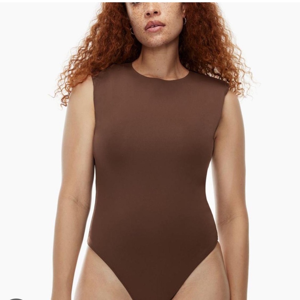 Babaton Contour Crew Neck Sleeveless Bodysuit